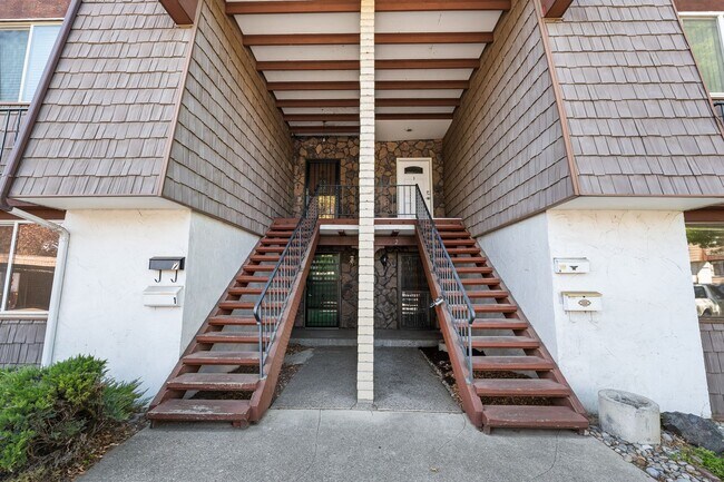 Building Photo - 1716 N Pettet Dr