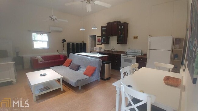 Foto del edificio - 180 Cedar Cir