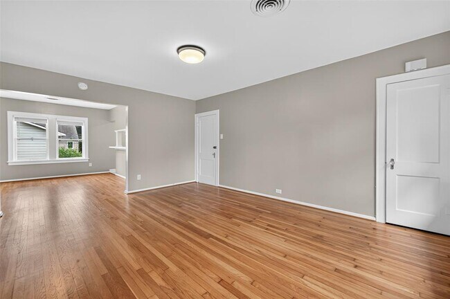 Foto del edificio - 2343 Wroxton Rd