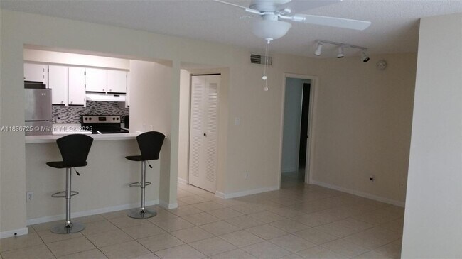 Foto del edificio - 550 S Park Rd