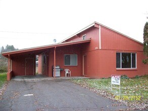 Building Photo - 325 Bain Ln
