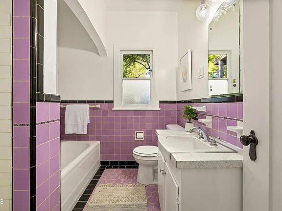 Foto del edificio - 1694 Oakwood St