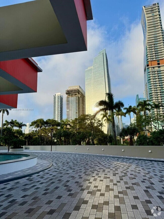 Building Photo - 1581 Brickell Ave