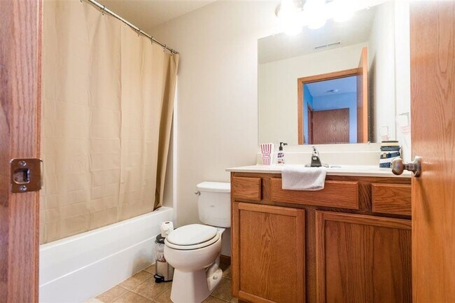 Foto del edificio - Must See!  2 Bedroom condo