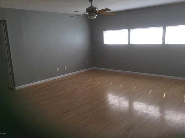 Building Photo - 2694 E Oakleaf Dr