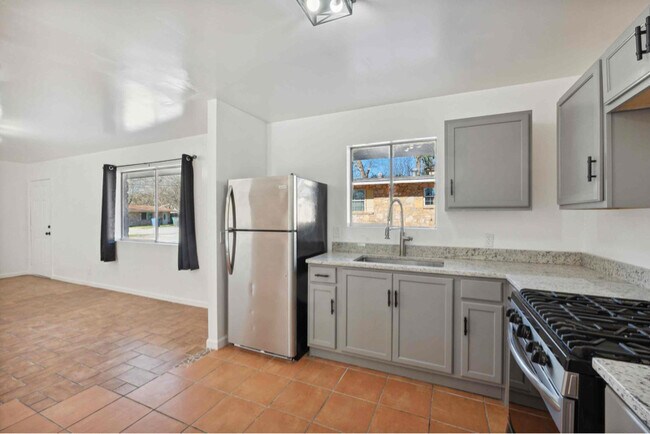 Foto del edificio - 810 Zachry Dr