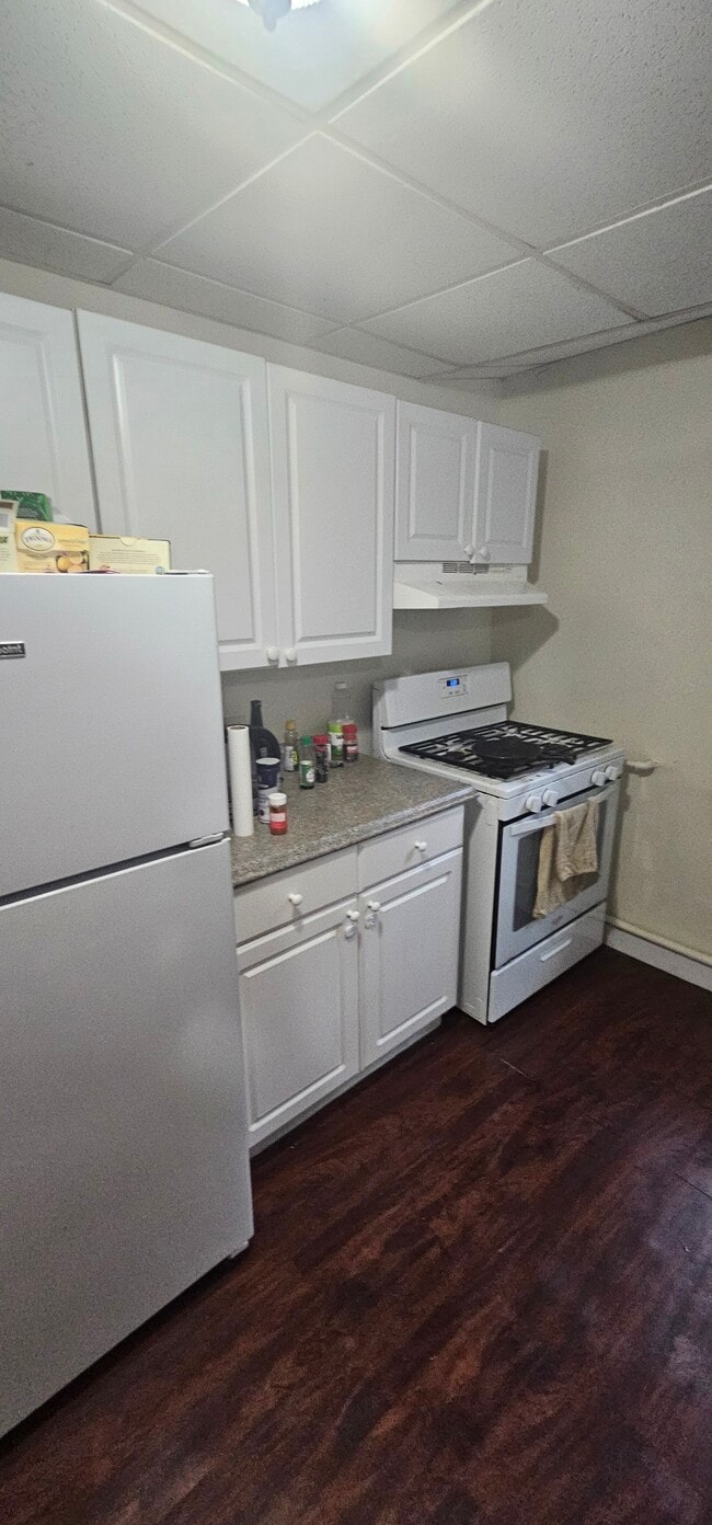 Building Photo - 394 Riverway