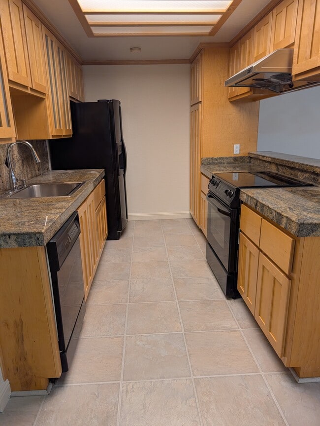 Building Photo - 1952 Pomar Way