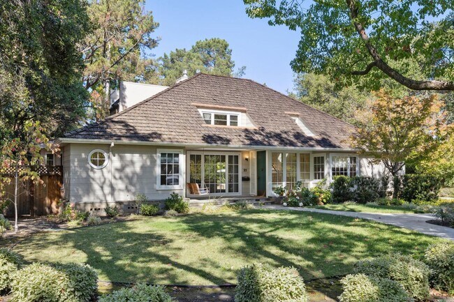 Foto del edificio - Beautifully Appointed Atherton Estate with...