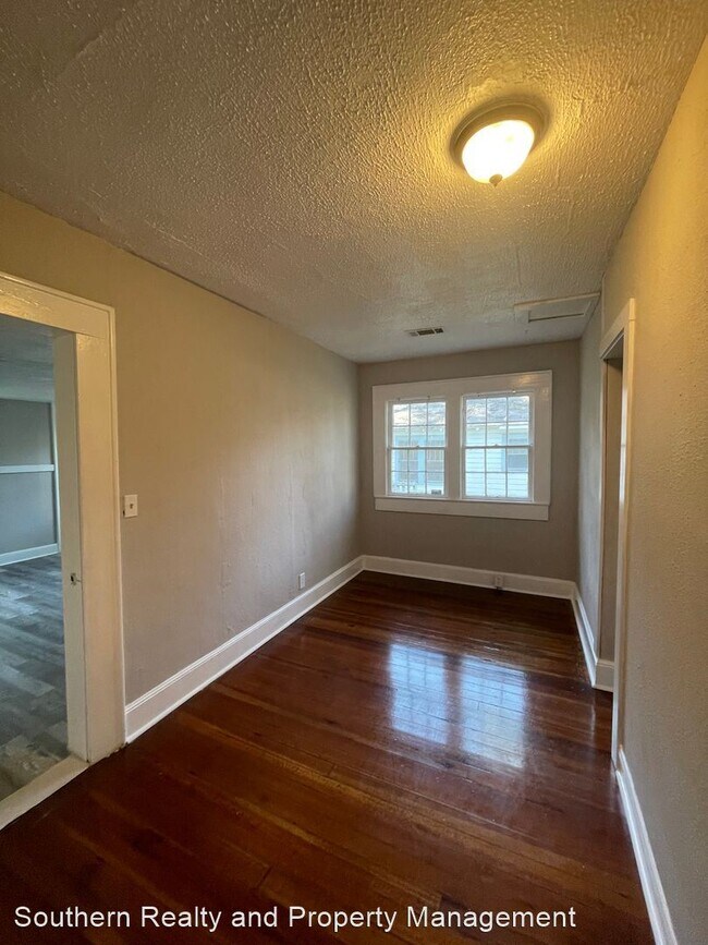 Building Photo - 4 br, 2 bath House - 2122 Yancey Avenue
