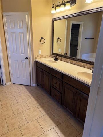 Foto del edificio - 5683 Hummingbird Ln