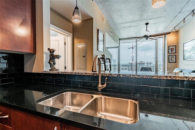 Foto del edificio - 777 N Ashley Dr