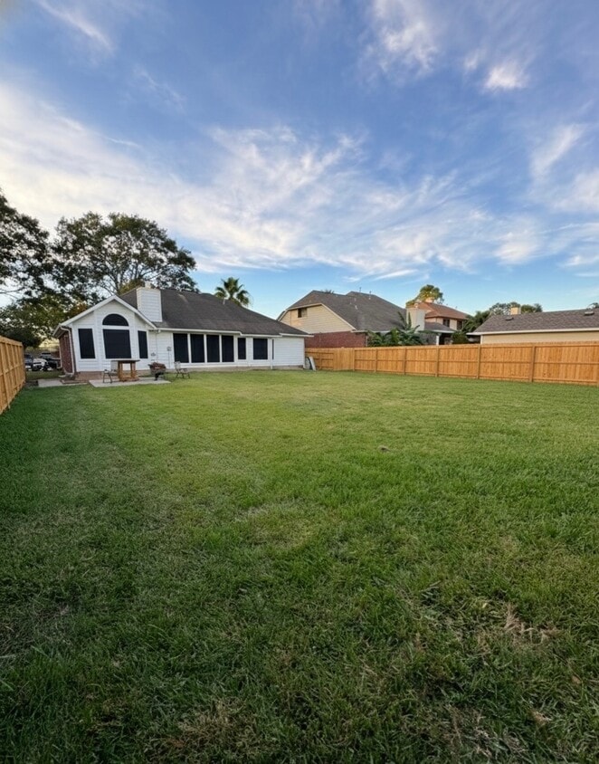 Building Photo - 3615 Somerton Dr