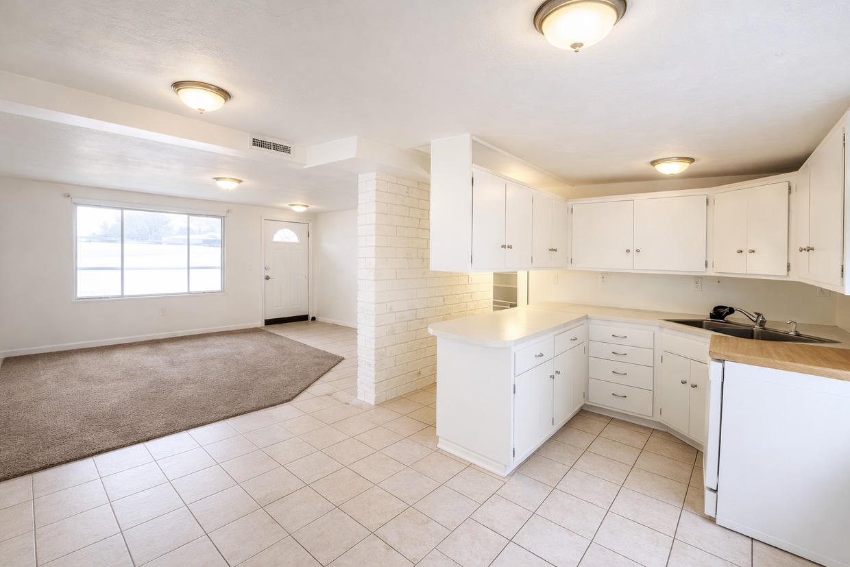 Photo - 13413 Minuteman Dr (Draper, UT)