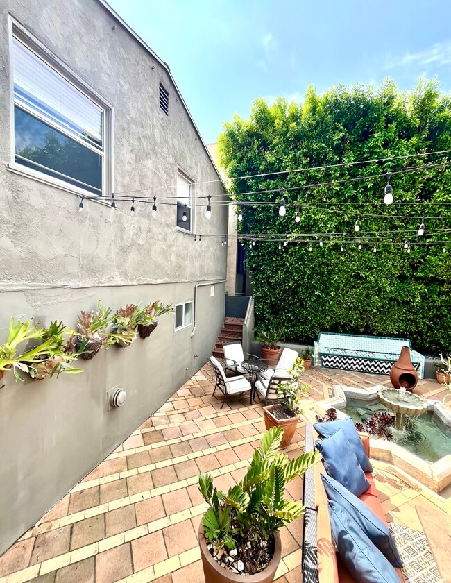 Building Photo - 1217 N Curson Ave