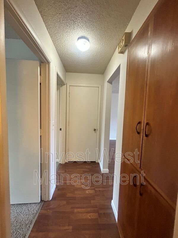 Foto del edificio - 1806 E FOURTH PLAIN Blvd