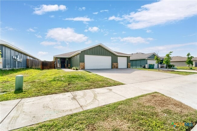 Building Photo - 742 Freedom Cir