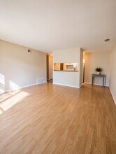 Building Photo - 1 Oak Creek Dr