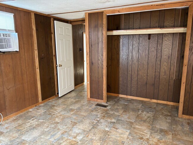 Foto del edificio - 2 bedroom mobile home located in the rolling hills of Moore County.