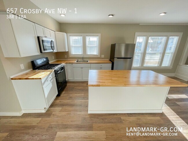 Foto del edificio - 657 Crosby St NW