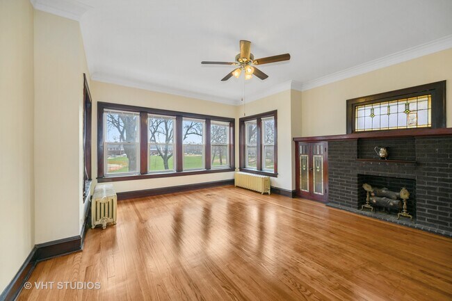 Building Photo - 2736 N Harding Ave