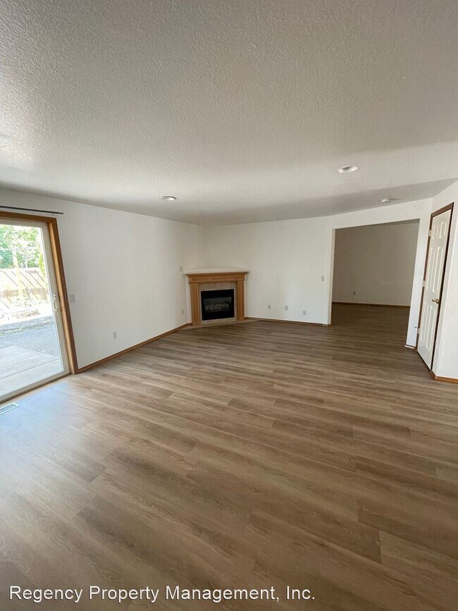 Foto del edificio - 4 br, 2.5 bath House - 4317 SE Pine Way