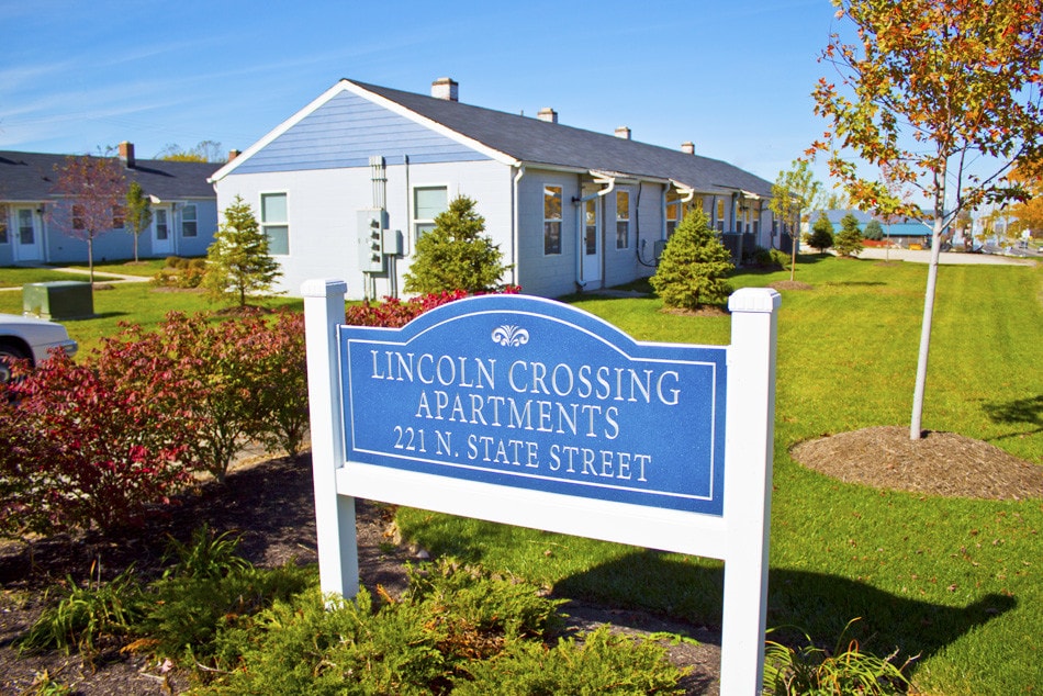 Primary Photo - Lincoln Crossings Apartments