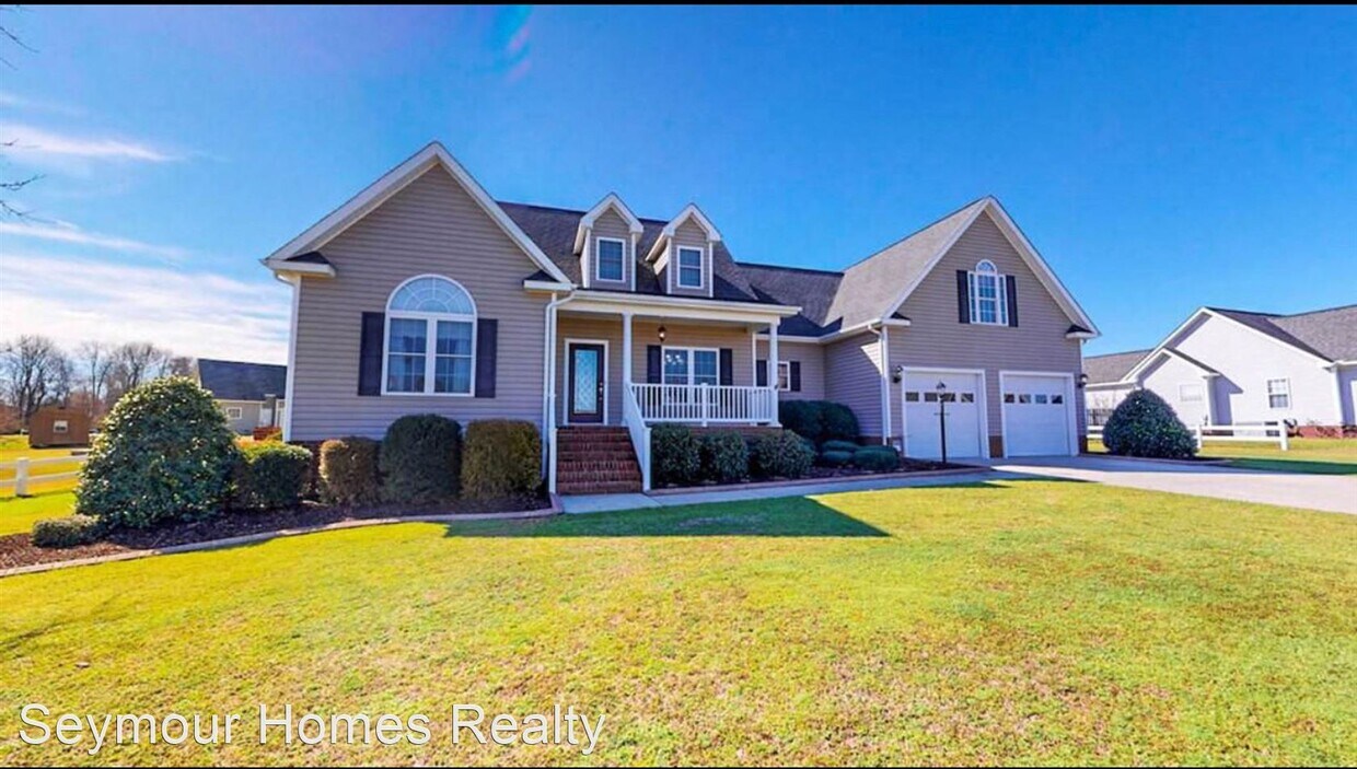Primary Photo - 3 br, 3 bath House - 210 Gator Drive