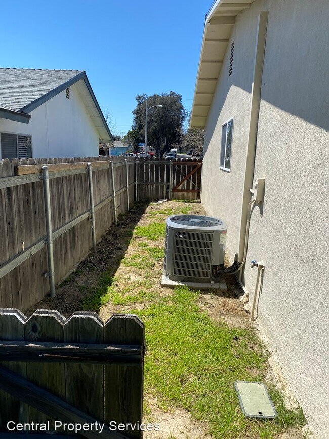 Building Photo - 4 br, 2 bath House - 482 Mackay Ave