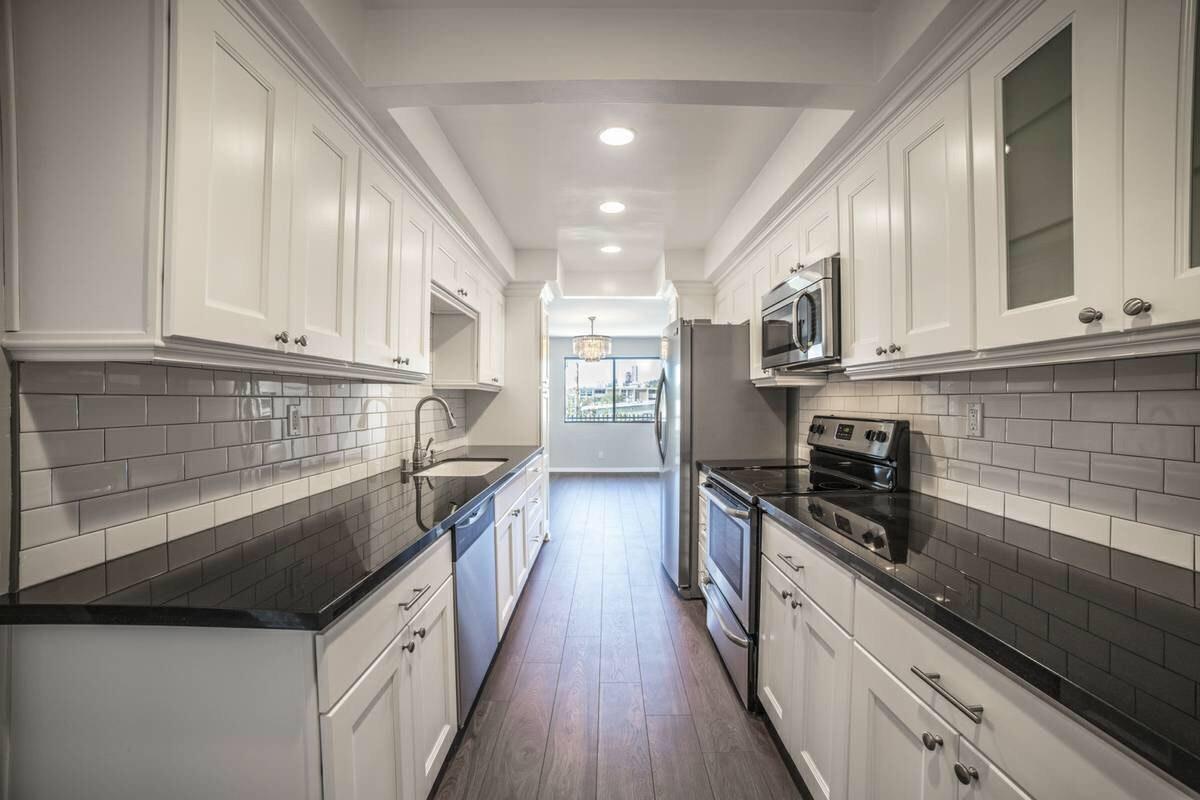 Kitvhen - 1032 N Sweetzer Ave