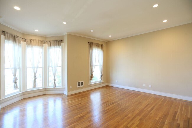 Building Photo - OPEN HOUSE: Tuesday (11/5) from 6-6:30PM L...