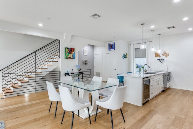 Foto del edificio - 2222 Moser Ave