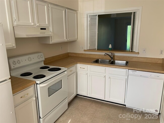 Building Photo - 2939 Heathstead Place