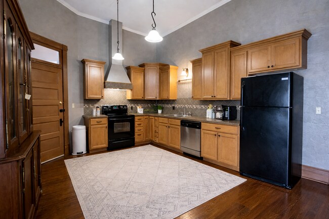 Building Photo - 1116 1/2-208 1/2 E Oklahoma Ave