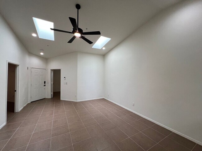 Building Photo - VERY NICE 3 BEDROOM IN DESERT SKY!