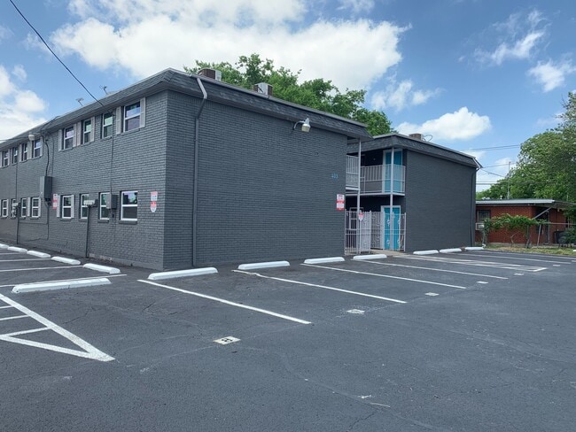 Building Photo - 403 N 12th St
