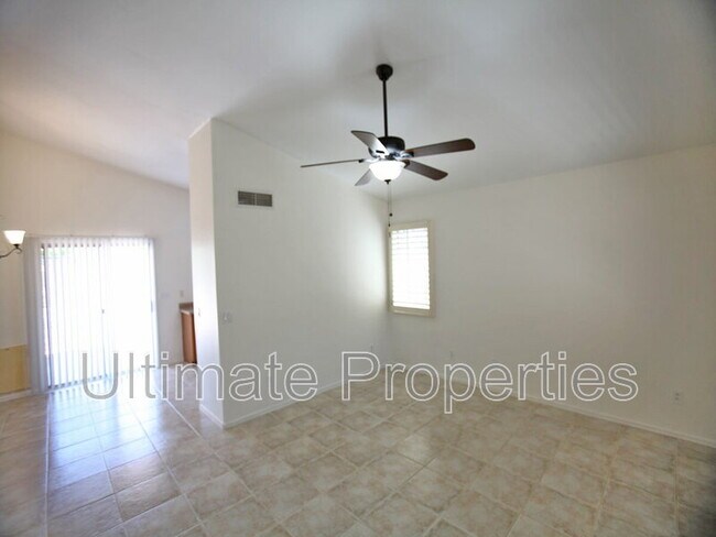 Foto del edificio - 15152 W Elko Dr