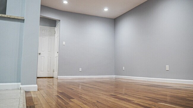 Building Photo - 3410 Bronxwood Ave