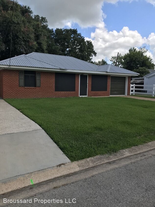 Primary Photo - 3 br, 1 bath House - 212 St. Michael Street