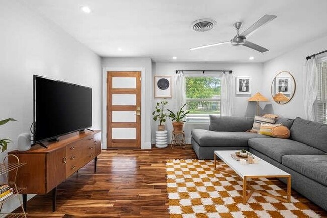 Foto del edificio - 1606 Sweetbriar Ave