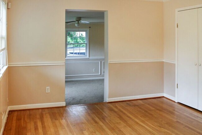 Building Photo - Charming Mid-Century Cape Cod SFH w/4 Bedr...