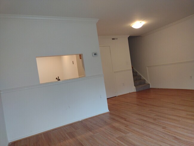 Foto del edificio - 9916 Forest View Pl