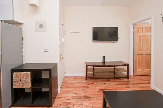 Foto del edificio - 2370 1st Ave