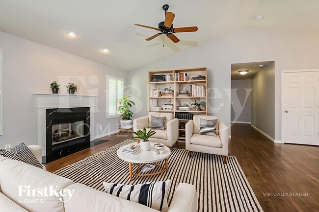 Foto del edificio - 616 Autumnwood Forest Dr