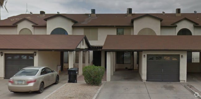 Building Photo - 304 E Lawrence Blvd C