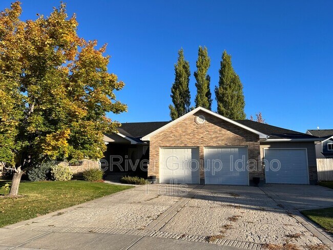 Building Photo - 3823 E Heath Cir
