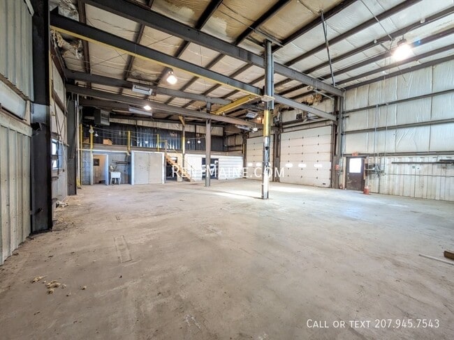 Building Photo - 38 Railroad St