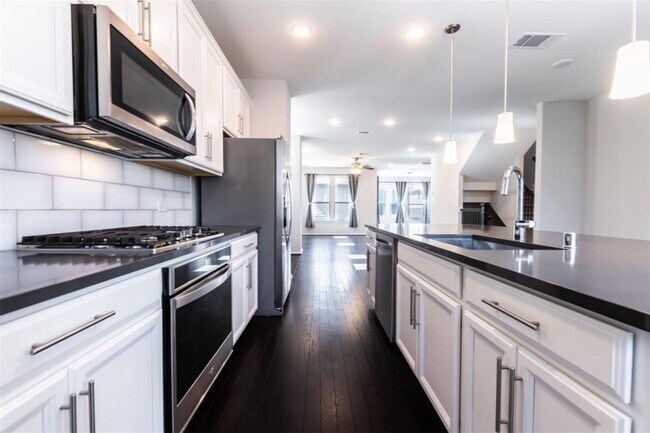 Foto del edificio - 3108 Roseland Terrace Ln