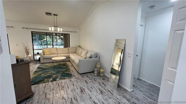Building Photo - 5580 Coach House Cir