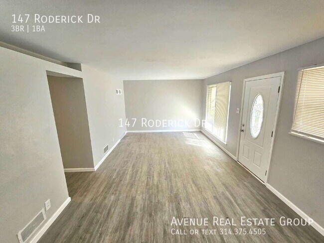 Photo - 147 Roderick Dr House